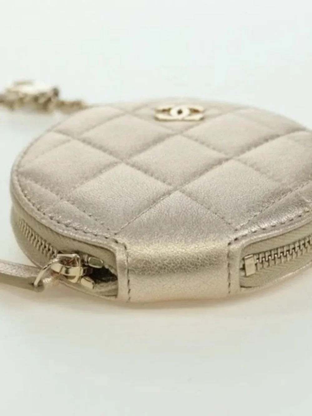 CHANEL Matelasse Air Pods Case & Coin Purse Lamb Skin Gold CC Auth BAZ881SAM